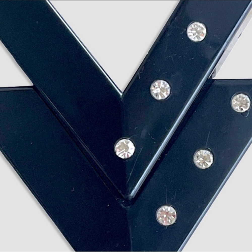 1980s‎ VALENTINO Black V Logo Pendant Necklace - Picture 9 of 10